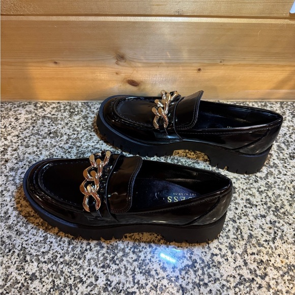 GUESS Black Patent Chain Loafer Platform Chunky Lug Sole Shoes 8.5M - Picture 4 of 8